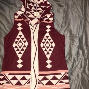 Women’s hippie rose sweater w/hoodie, no sleeves.